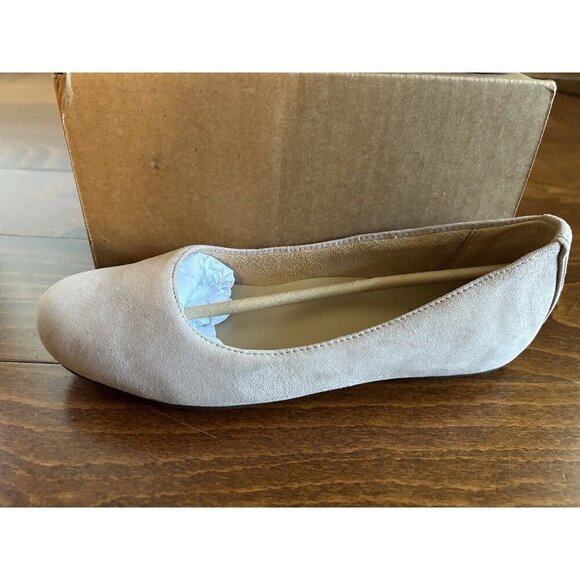 Naturalizer Maxwell Sand Beige Closed Toe  Drift Flats Suede Soft NEW 5 M‎